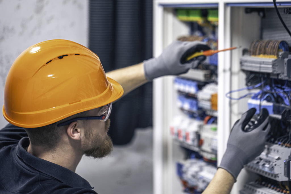 Article 32 – CFC Electricien de montage