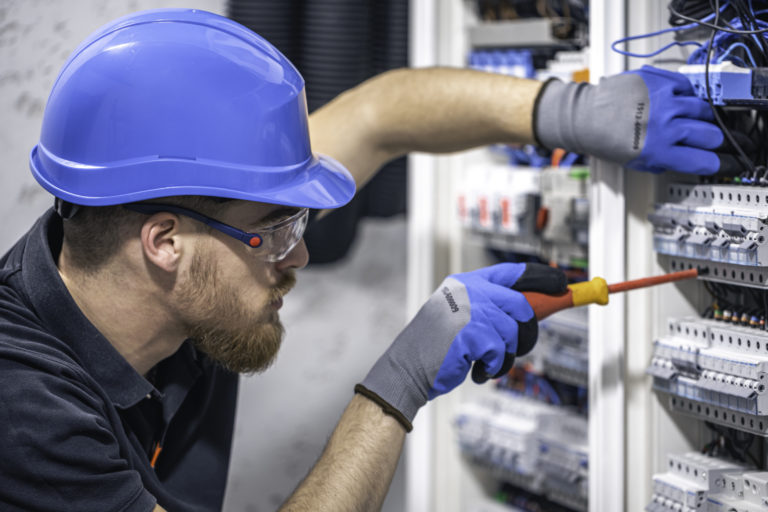 Article 32 – CFC Installateur électricien